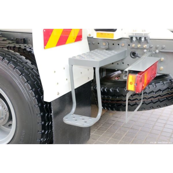 HOWO T5G 340HP 8X4 Square Concrete Mixer Truck with Euro 2/3/4/5 Emission Standard