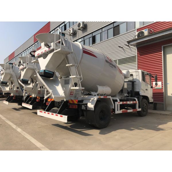 Перевозок тележки конкретного смесителя M3 Dongfeng совершенно новые дворы 6/7