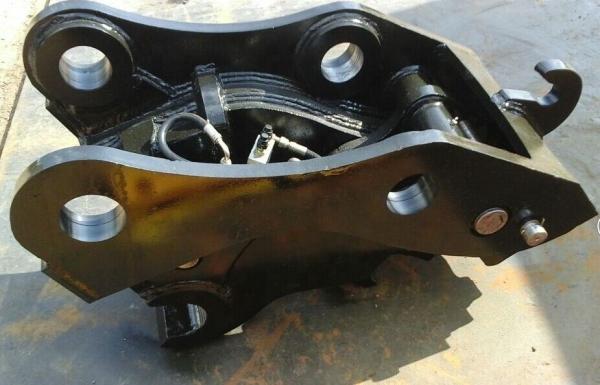 10-30T Coupler rapide hydraulique pour le raccordement de la pelle JS220 dans les travaux de construction