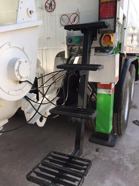 Euro 3 Used Concrete Pump Truck , Mobile Pump Truck Easy Operating