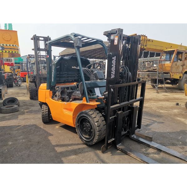 Japanese Forklifts Used Toyota 7f30 Diesel Forklift 3Ton Telehandler Routine Fork Width