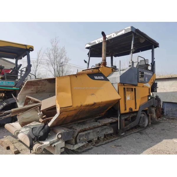 FPT Engine Used Asphalt Paver VOLV 8820 for Long-Lasting