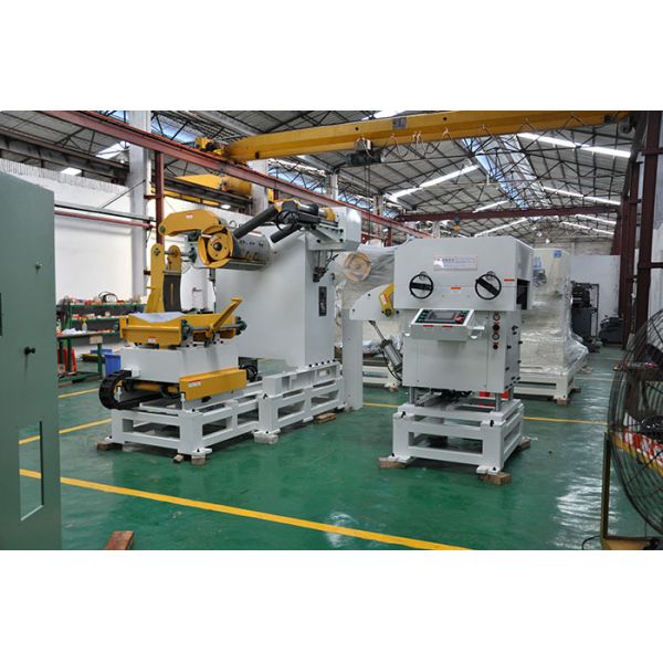 Части металла штемпелюя и стальное оборудование Ункоилер катушки, катушка выправляя машину