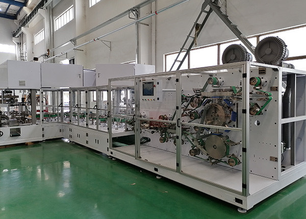 Полная машина штабелеукладчика санитарной салфетки сервопривода, машина Дайперс