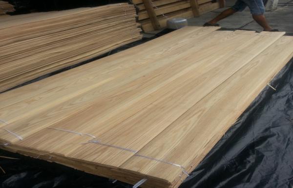 A coroa cortada de Brown Ash Wood Veneer Mdf Sheets cortou o tamanho de 3500mm