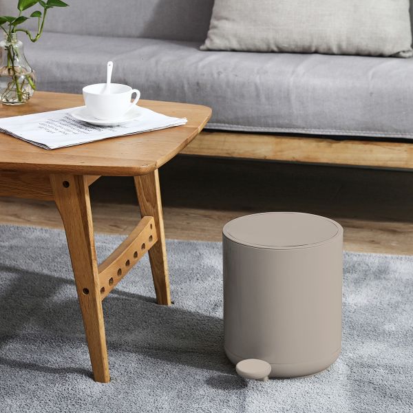 Organizador de sala de estar contemporânea passo no contentor de lixo com fechamento suave