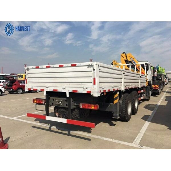 Grue de Sinotruk Howo 6x4 371hp 6,3 Ton Knuckle Boom Truck Mounted
