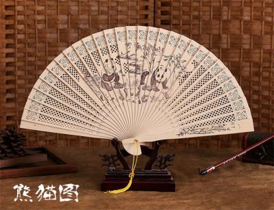Os fãs de madeira chineses pequenos da mão cinzelaram fãs de dobramento personalizados para casamentos