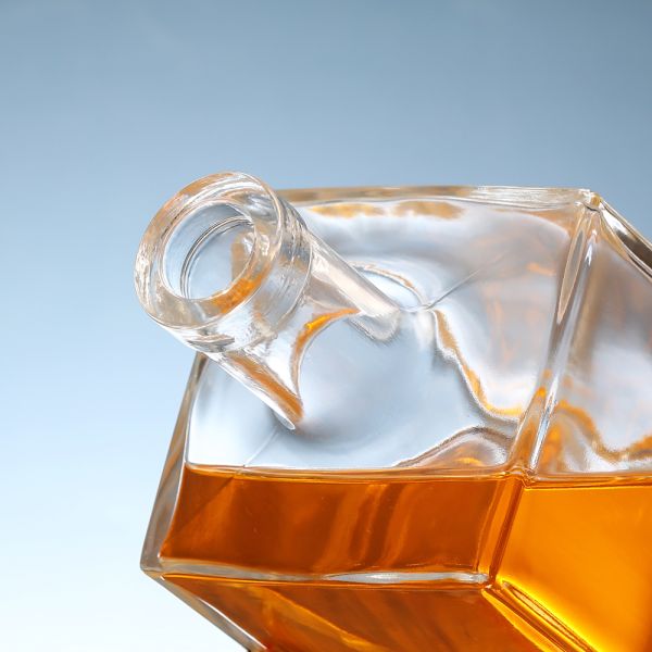 700ml 200ml 500ml 1 Liter Glass Cap Vodka Brandy Bottles for Clear Champagne Storage