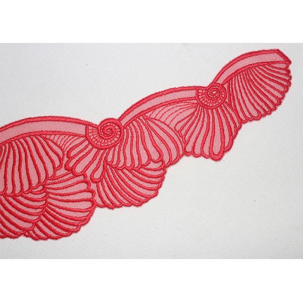 Vintage Scalloped Edge Lace / Applique Embroidered Mesh Lace Trim For V Neckline OEM