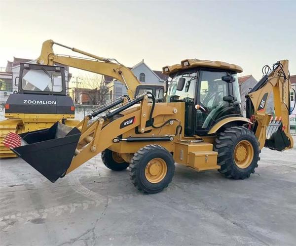 7 toneladas Carga nominal Excavadoras CAT 420F Em bom estado 7000-8000 kg Peso da máquina