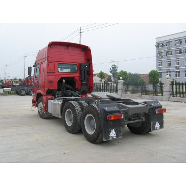 Brand new sinotruk howo tractor truck  head unit price 4x2 mini sino muck tractor trucks trailers scania right hand schacman