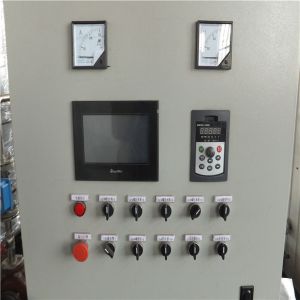 Estrada asfaltada do nível superior que pavimenta a máquina de emulsão