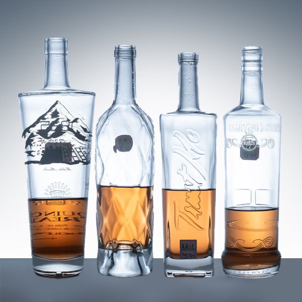Acceptable Customized 500ml 750 ml Empty Crystal Glass Wine Bottles for Mineral Water