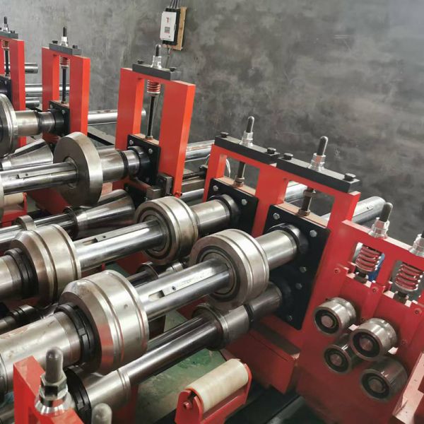 Fabricantes de máquinas de moldear bandejas de cable de 80-160 mm para fuentes de energía eléctrica