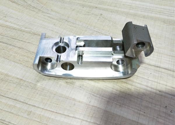 O metal de dobra do tampão de aço do óleo feito à máquina parte a precisão de gerencio do OEM das peças do CNC