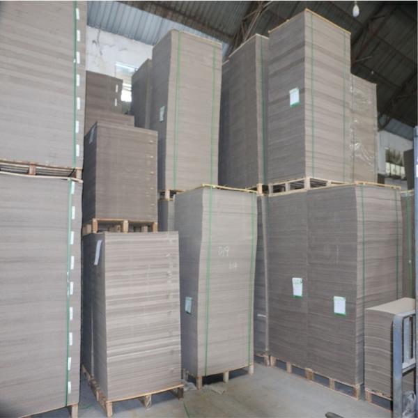 Placas de fabricação de papel recicladas de celulose fabricadas a partir de material de celulose misturada