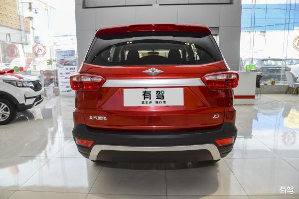 Safe And Square Practical Gas Vehicle From BAIC Ruixiang X3 7 Seats Sufficient Cargo Space