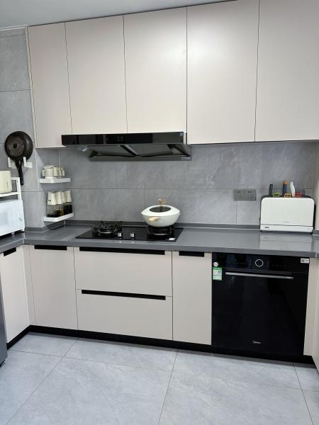 Modern Kitchen Cupboard Melamine Kitchen White Lacquer Chinese Furniture