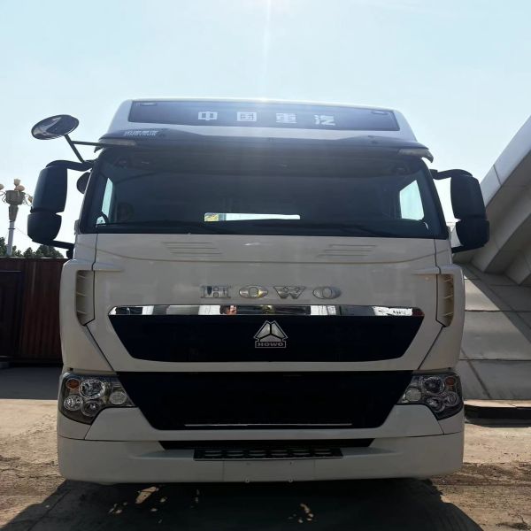 430hp Used Tractor Trailer Sinotruk Howo T7H 10 wheels manual diesel