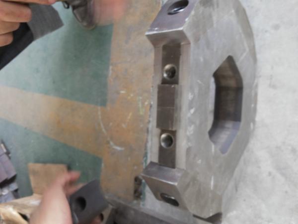 Exchangeable Blades Used Tire Shredder Tyre Shredding Equipment For Waste Tire Recycling Line