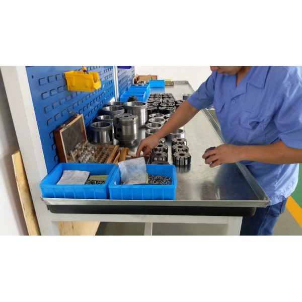 Triple Cartridges Black Hydraulic Cylinder Pump For Plastic Machinery