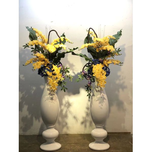 Upscale Hotel Lobby Floor Vase White Fiberglass Highly Decorative
