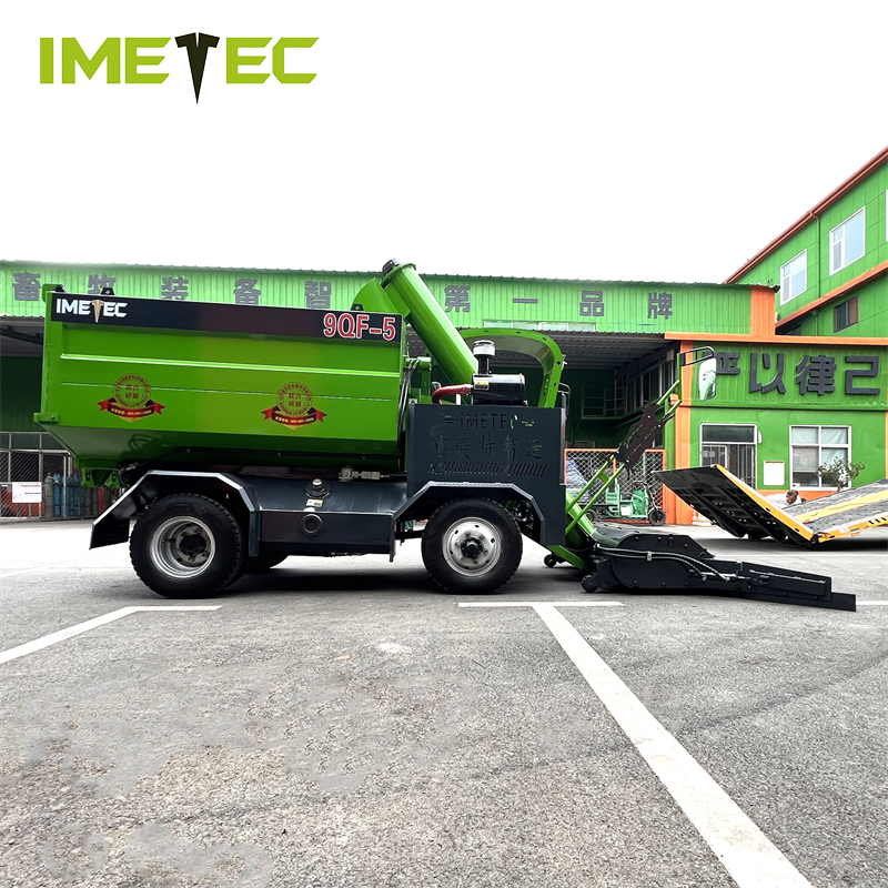 All Terrain 4WD Heavy Duty Manure Cleaning Truck Self Unloading Livestock Waste Equipment