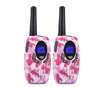 A cor cor-de-rosa de rádio em dois sentidos de Camo, mãos livra o fone de ouvido de rádio em dois sentidos apoiado