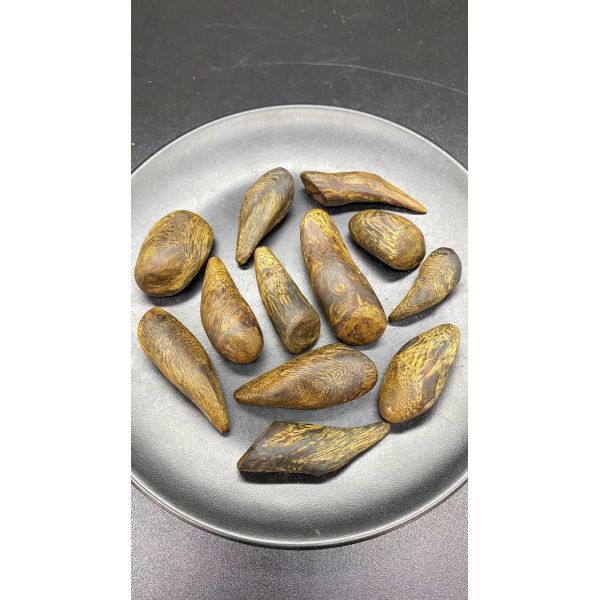 Natural White Qinan Agarwood Crushed Raw Wood Aged Ingredients Boiling Water