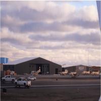Construction de bâtiments métalliques préfabriqués pour avions