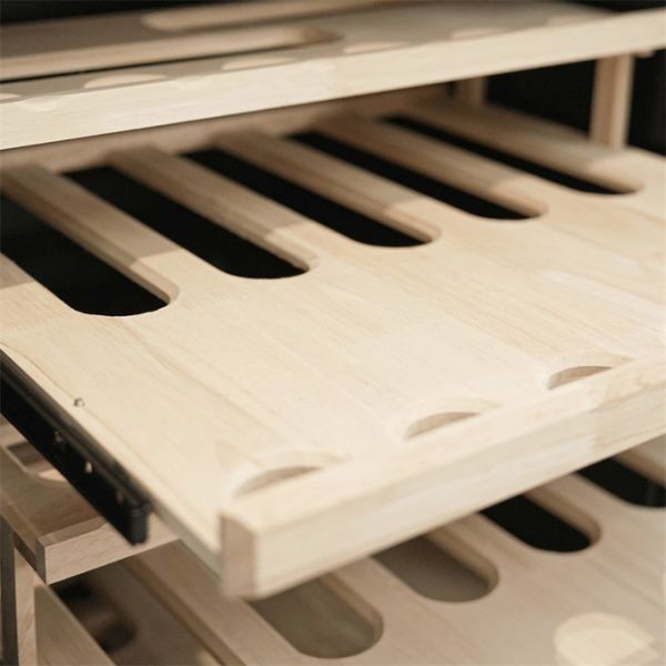 Single Zone Black Wood Drink Cabinet Lockable Kitchen Wine Cooler Furniture Armoire à boissons en bois noir à zone unique meuble de cuisine verrouillable