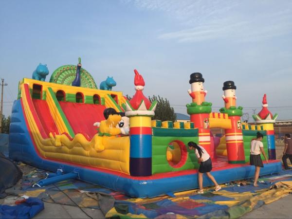 Tipo inflável jogos Bouncy do castelo da corrediça do campo de jogos das crianças materiais do PVC do castelo