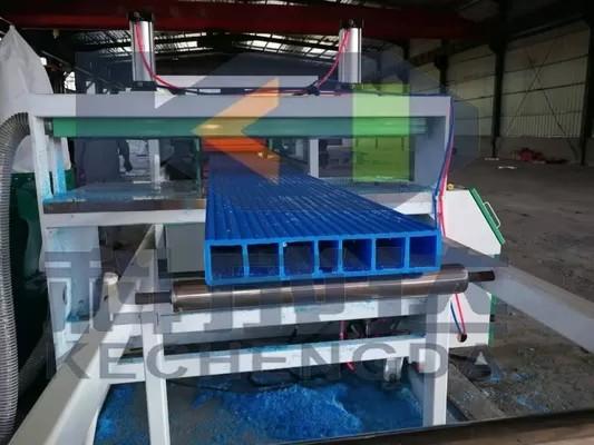 450 - 650 kg/h Máquina de extrusão de parafusos simples de HDPE para balsa de pesca Pedal de extrusão de perfis de PE