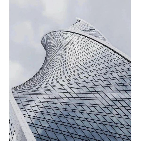 3mm-19mm Paredes divisorias de vidrio endurecido Azul claro / claro / tintado Vidrio aislado curvo personalizado de vidrio de doblado en caliente