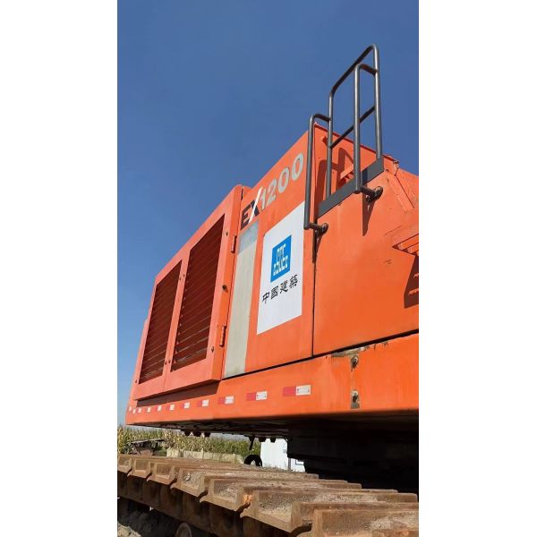 HITACHI EX1200 Used Crawler Excavator With 130L Fuel Tank