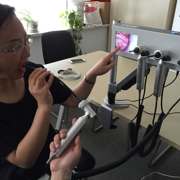 Presente el otoscopio video de Digitaces de la carretilla de la Gancho-pared para ENT con la lente 250m m larga del X.400 60m m 150m m de la alta resolución 800