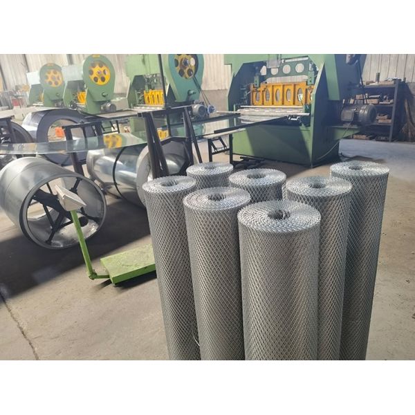 Hot Dip Galvanized Steel Sheets Small Holes Expanded Metal Mesh Rolls