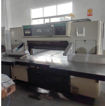 Максимальная рабочая ширина 1150 мм Используемая машина для резки бумаги ITO Гильотина для покупателей Японии