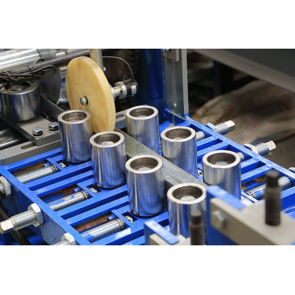 Крен канала u формируя машину с системой управления PLC