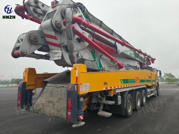 XCMG 69m ZZ5556V52KMF1 pompe à béton montée sur camion à vendre