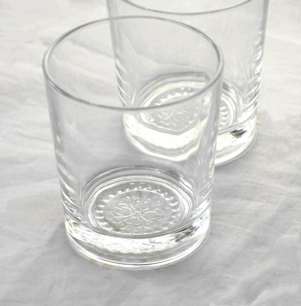 A secadora de roupa concisa por atacado Drinking Glasses Customized gravou a flor para modelar o copo de vidro da forma velha dobro