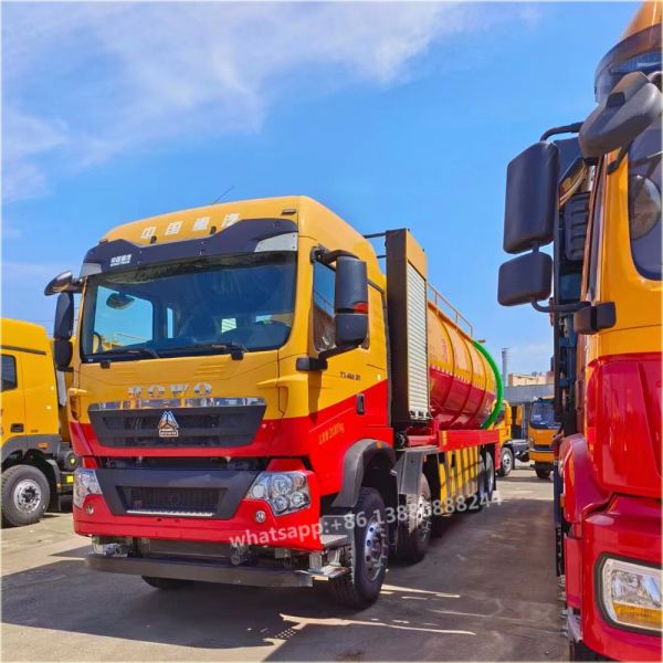 SINOTRUCK HOWO 8*4 33000 Liters  Cleaning   Sewage Suction Truck    Vacuum tank  Truck   Sludge Truck