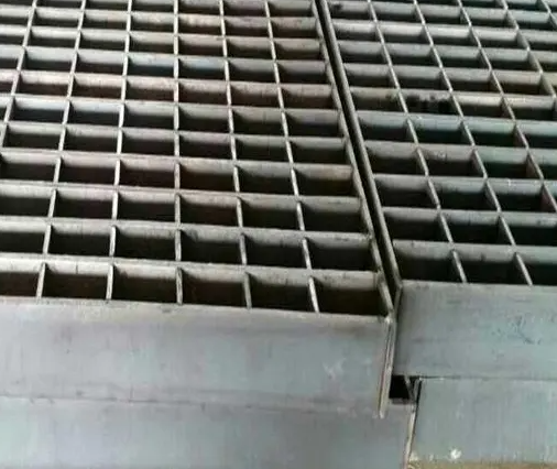 Пол металла кузницы пола G1008/40/100FG заскрежетанный дорожкой для аграрного