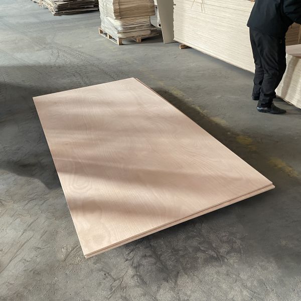Decorative Birch Core Plywood High Flatness Zero Formaldehyde Board For High End Interior