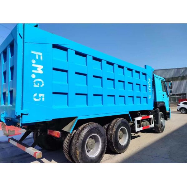 Construction Projects Sinotruk Blue Dump Truck 6*4 Tipper Truck with Radial Tires
