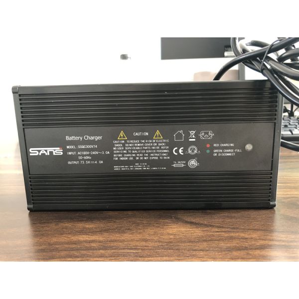 Sobre cargador de batería actual de la protección 300W 73.5V 4A Smart Ebike