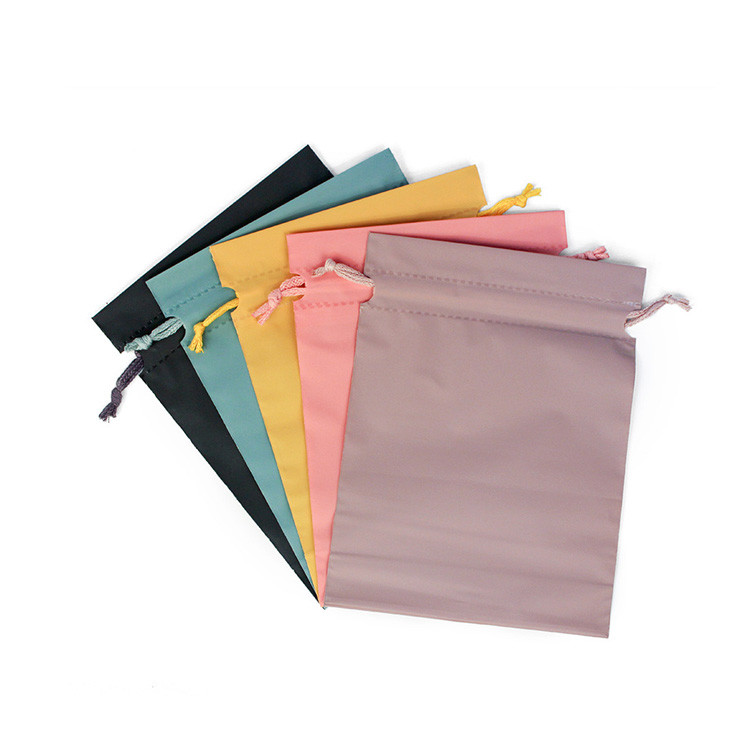 Degradable карман луча PE полиэтиленового пакета Drawstring многоразовый для одежд