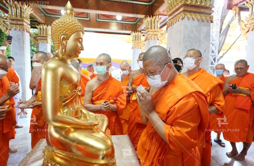 Позолоченная бронзовая скульптура Будды на открытом воздухе Бронзовая статуя Будды для публичного поклонения