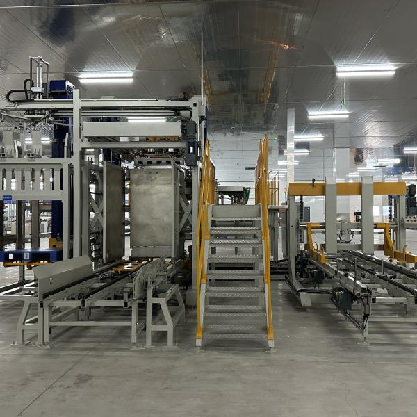 PLC industriel boîtes complètes de boissons palettiseur à grande vitesse 15 kW 380V